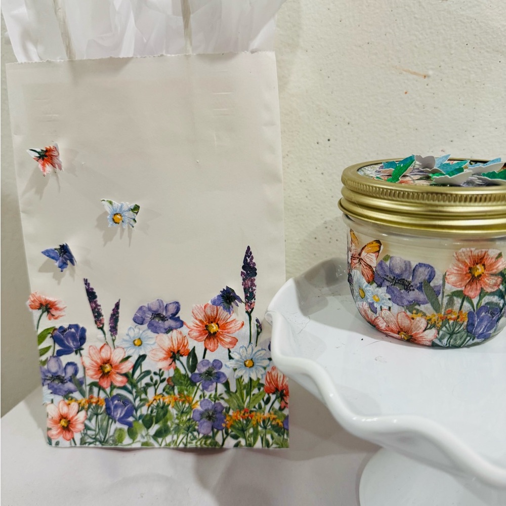 Flowers &  butterflies soy candle set